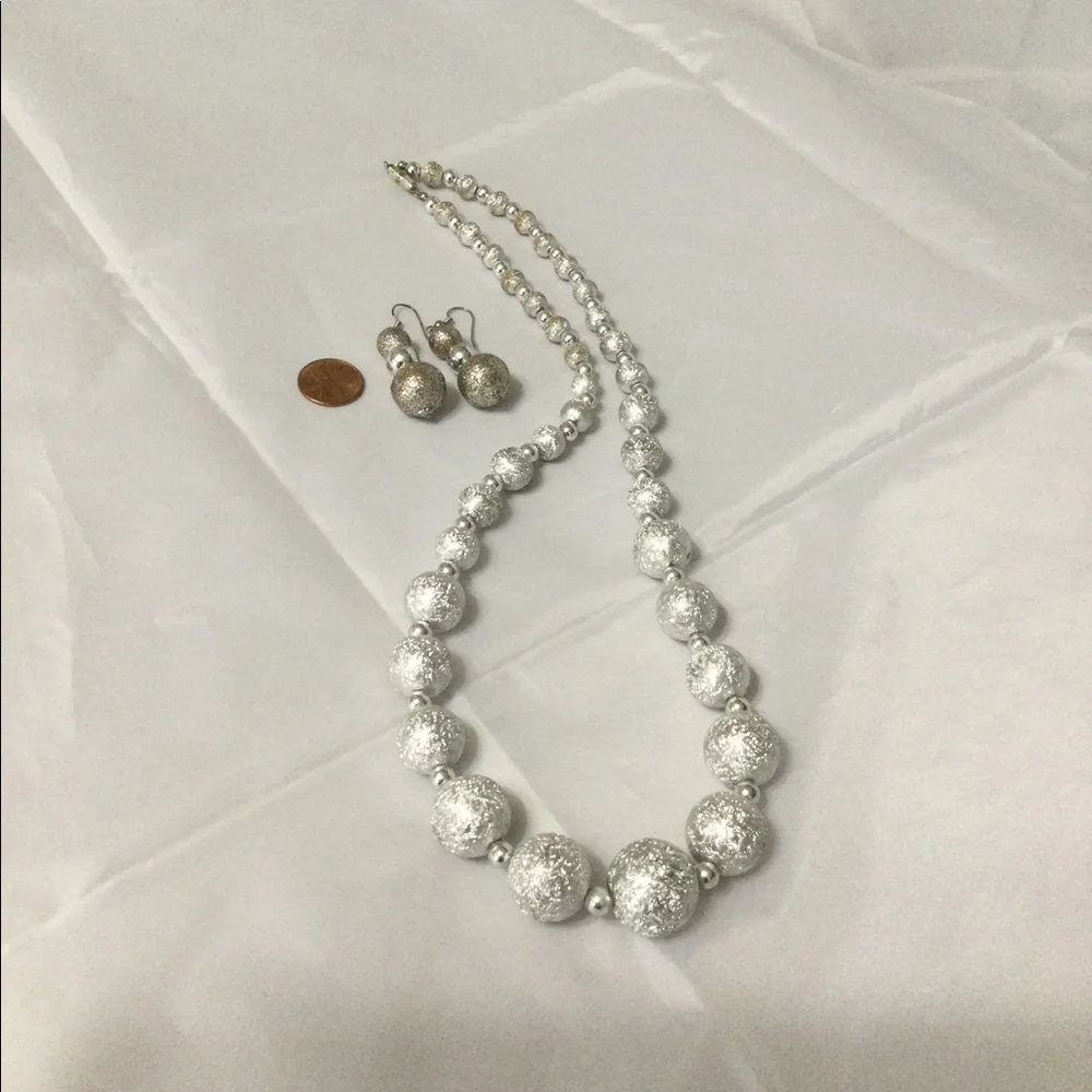 Vintage Silver Ball Necklace & Wire Earring Set - Picture 3 of 7